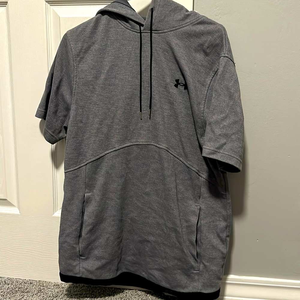 Under armor t-shirt hoodie